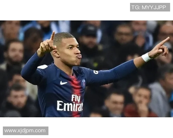 当今足坛最受瞩目的明星球员是谁他在场上的表现如何引领潮流